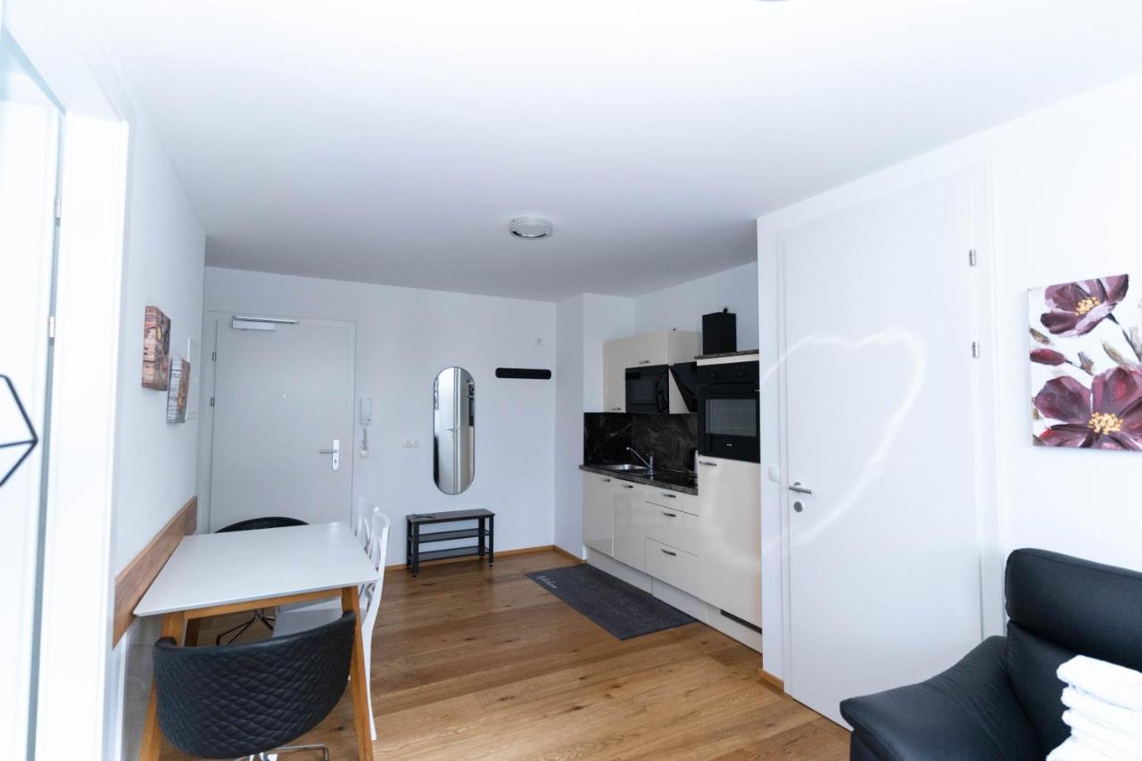 Modern Apartment With Tiny Garden Near City Center Виена Екстериор снимка