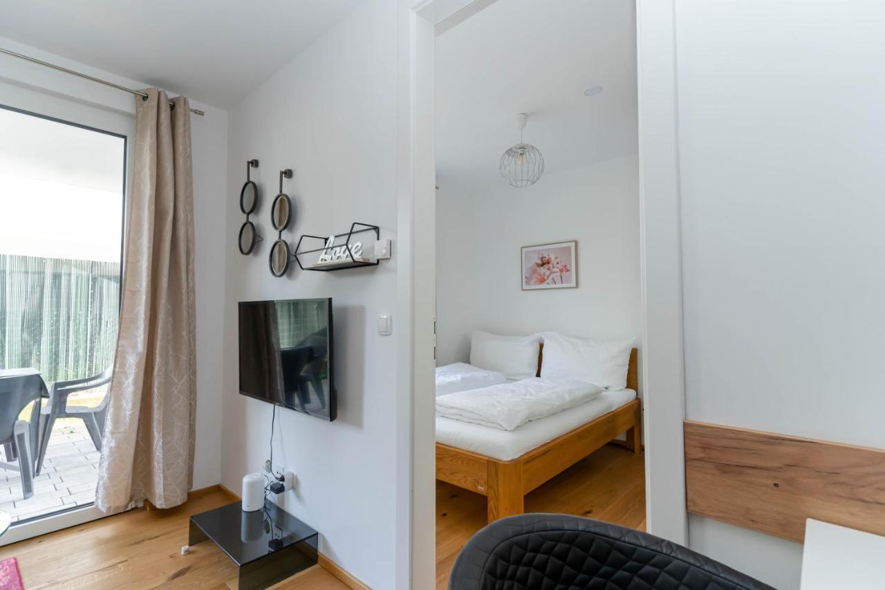 Modern Apartment With Tiny Garden Near City Center Виена Екстериор снимка
