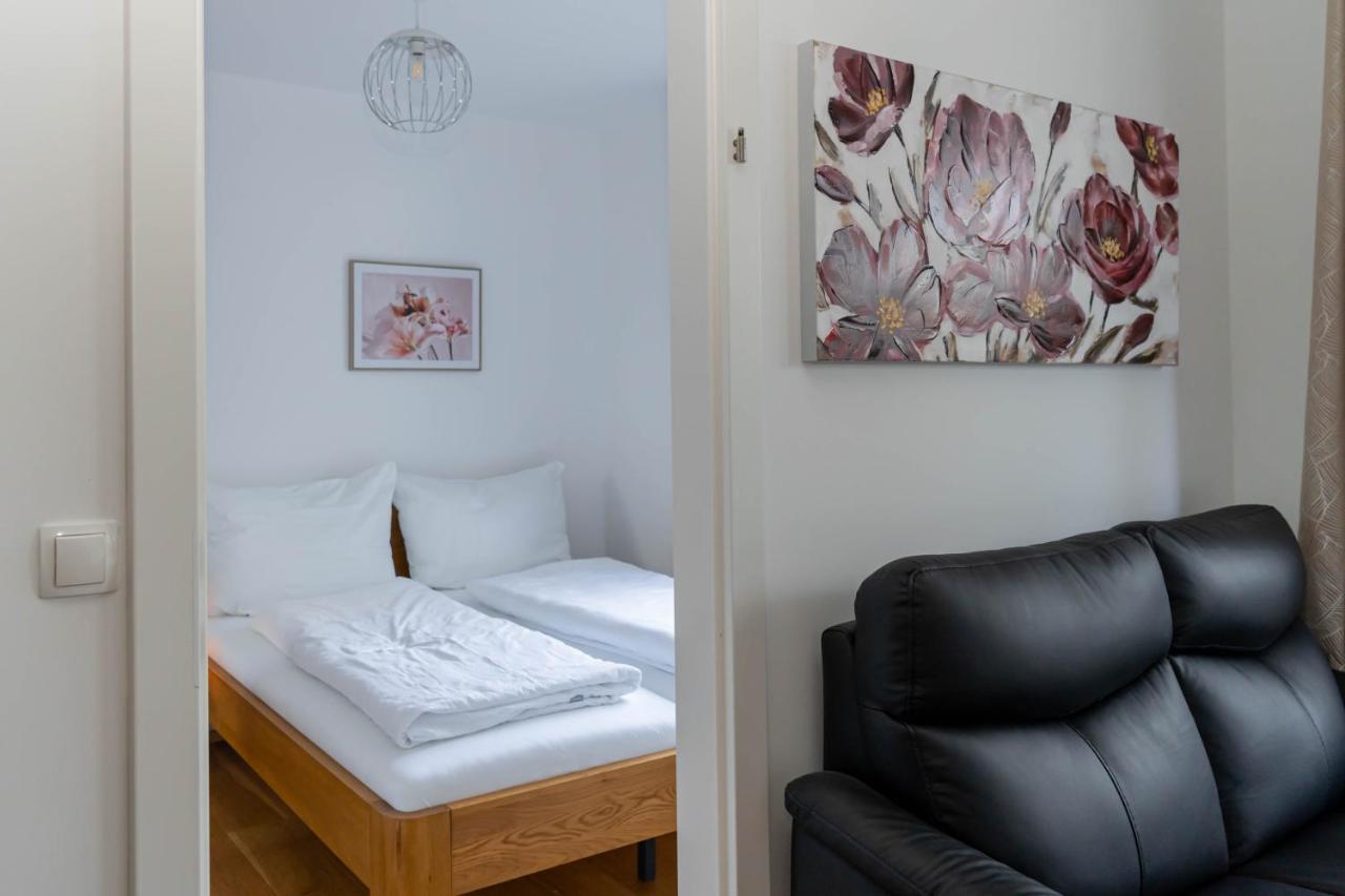 Modern Apartment With Tiny Garden Near City Center Виена Екстериор снимка