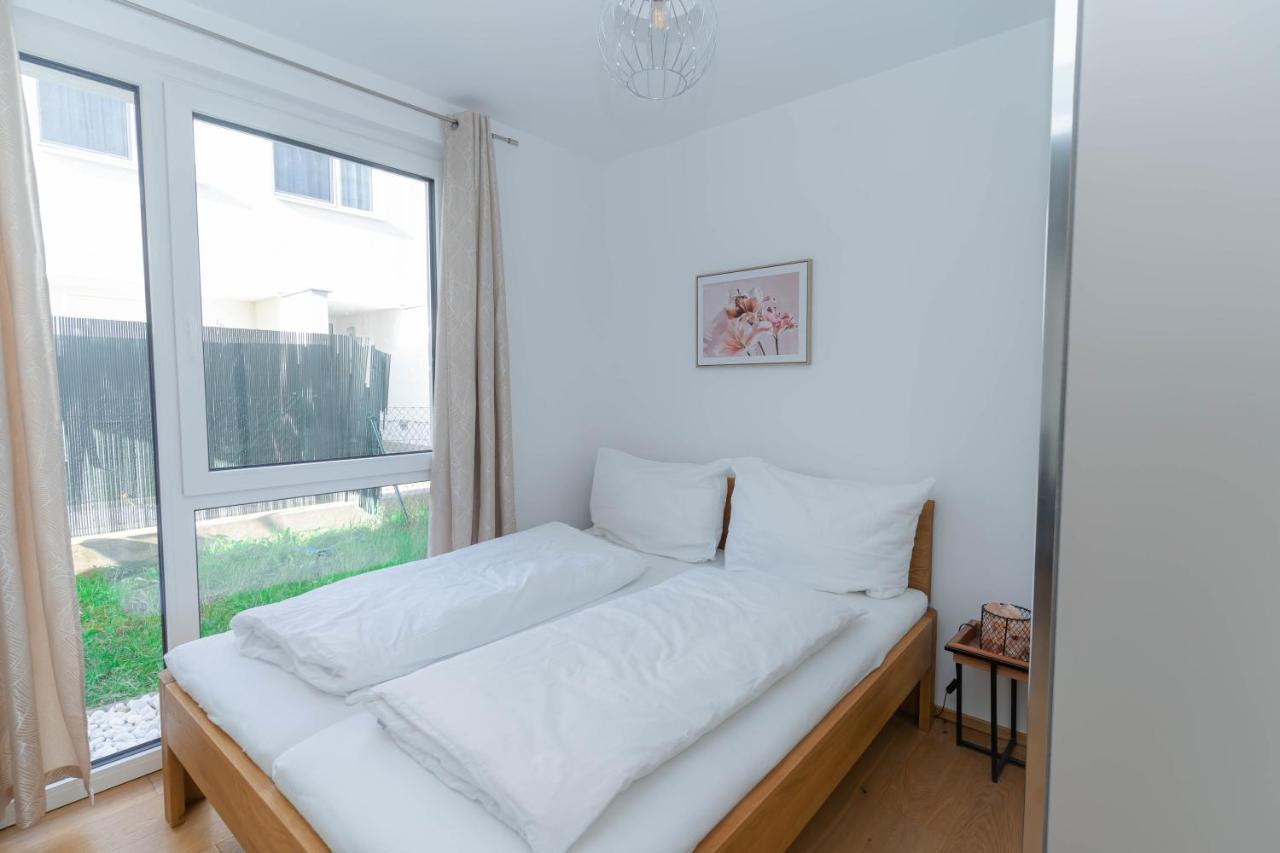 Modern Apartment With Tiny Garden Near City Center Виена Екстериор снимка
