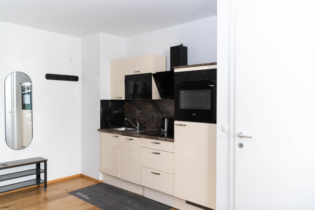 Modern Apartment With Tiny Garden Near City Center Виена Екстериор снимка