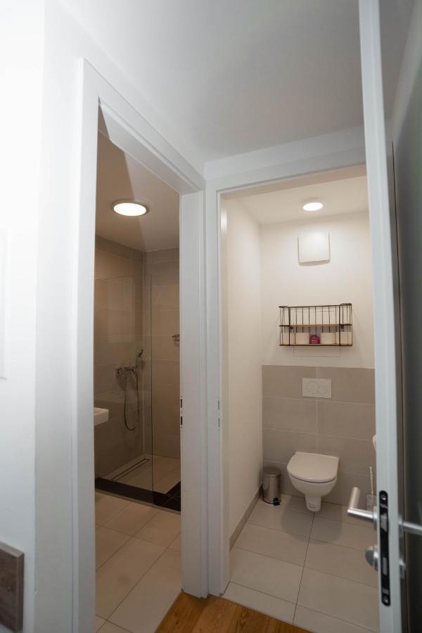 Modern Apartment With Tiny Garden Near City Center Виена Екстериор снимка